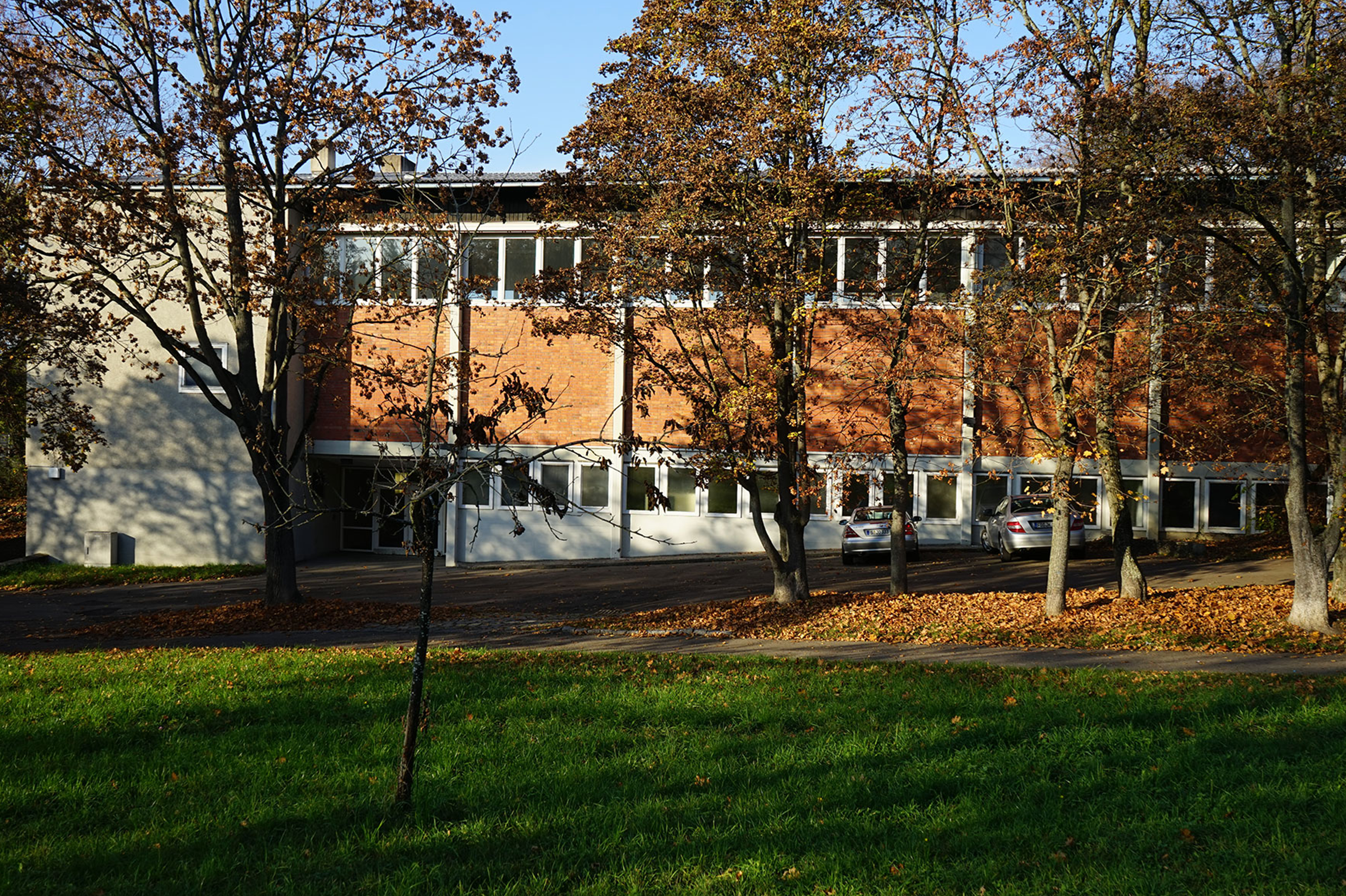 generalsanierung-denkmalbau-6-turnhalle-silcherschule-stuttgart-03